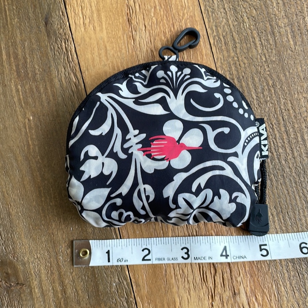 🦄 Kiva travel bucket hat that folds into a nifty zippered pouch